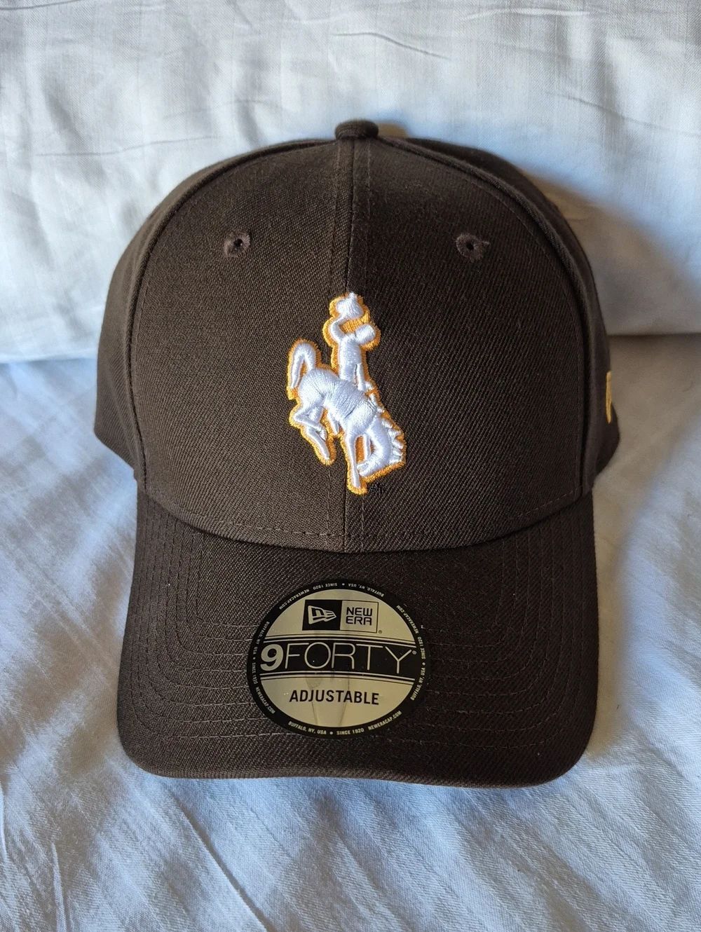 New Era 9FORTY University of Wyoming Cowboys Brown Velcroback Hat - New
